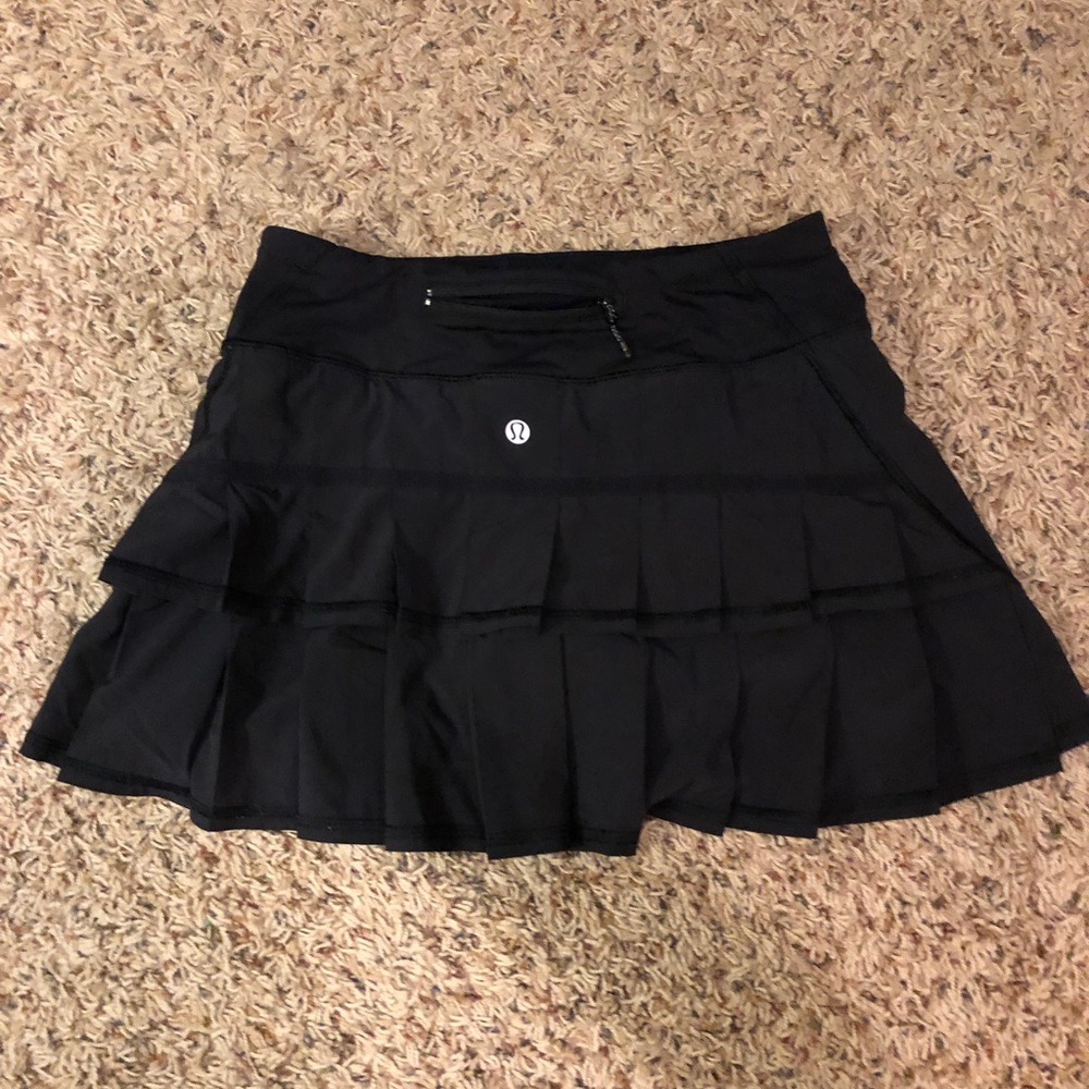 Lululemon skirt with ruffles on back
